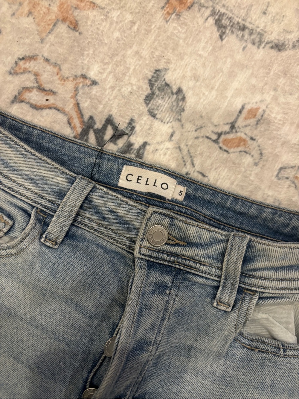 Cello High-Rise Light Blue Distressed Skinny Jeans - Women Size 5 - Picture 4 of 4